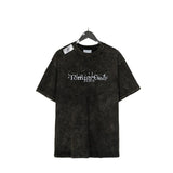 Washed and distressed short-sleeved t-shirt with letterembroider logo on the chest